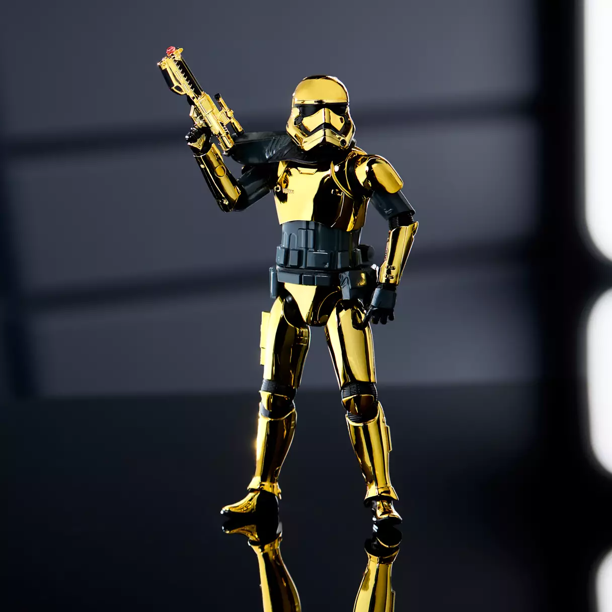 SWGE Commander Pyre Talking Action Figure 3
