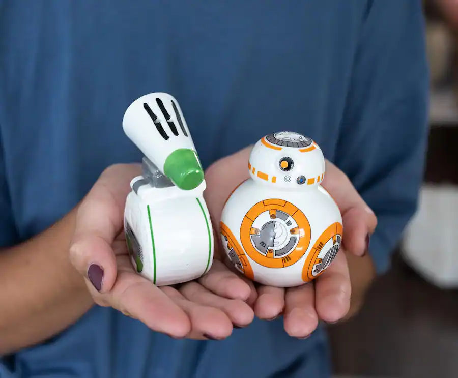 TROS BB-8 and D-O Ceramic Salt and Pepper Shakers 2