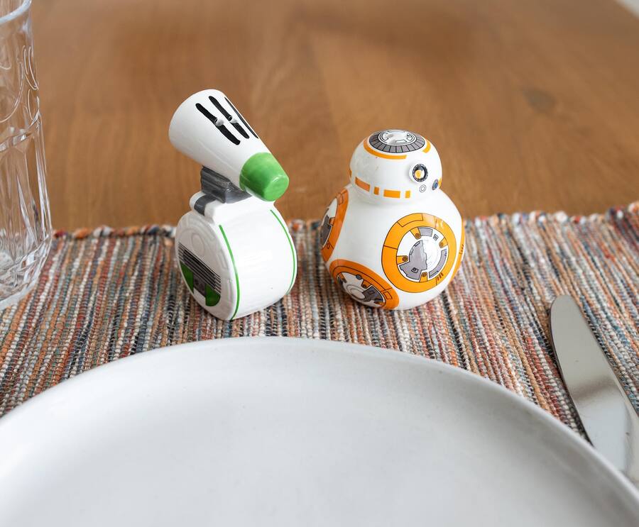 TROS BB-8 and D-O Ceramic Salt and Pepper Shakers 3