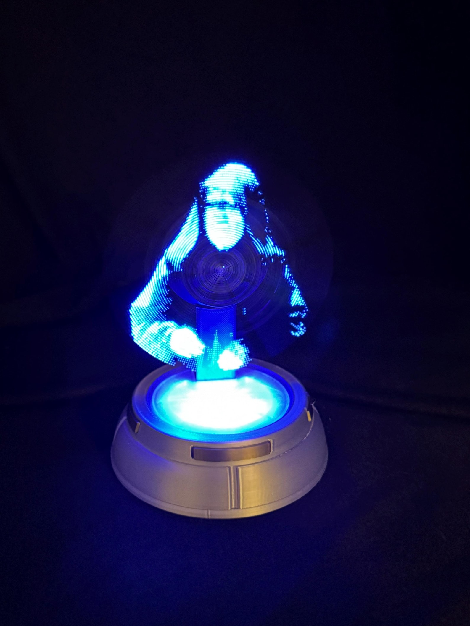 SW LED Hologram Puck Light 1