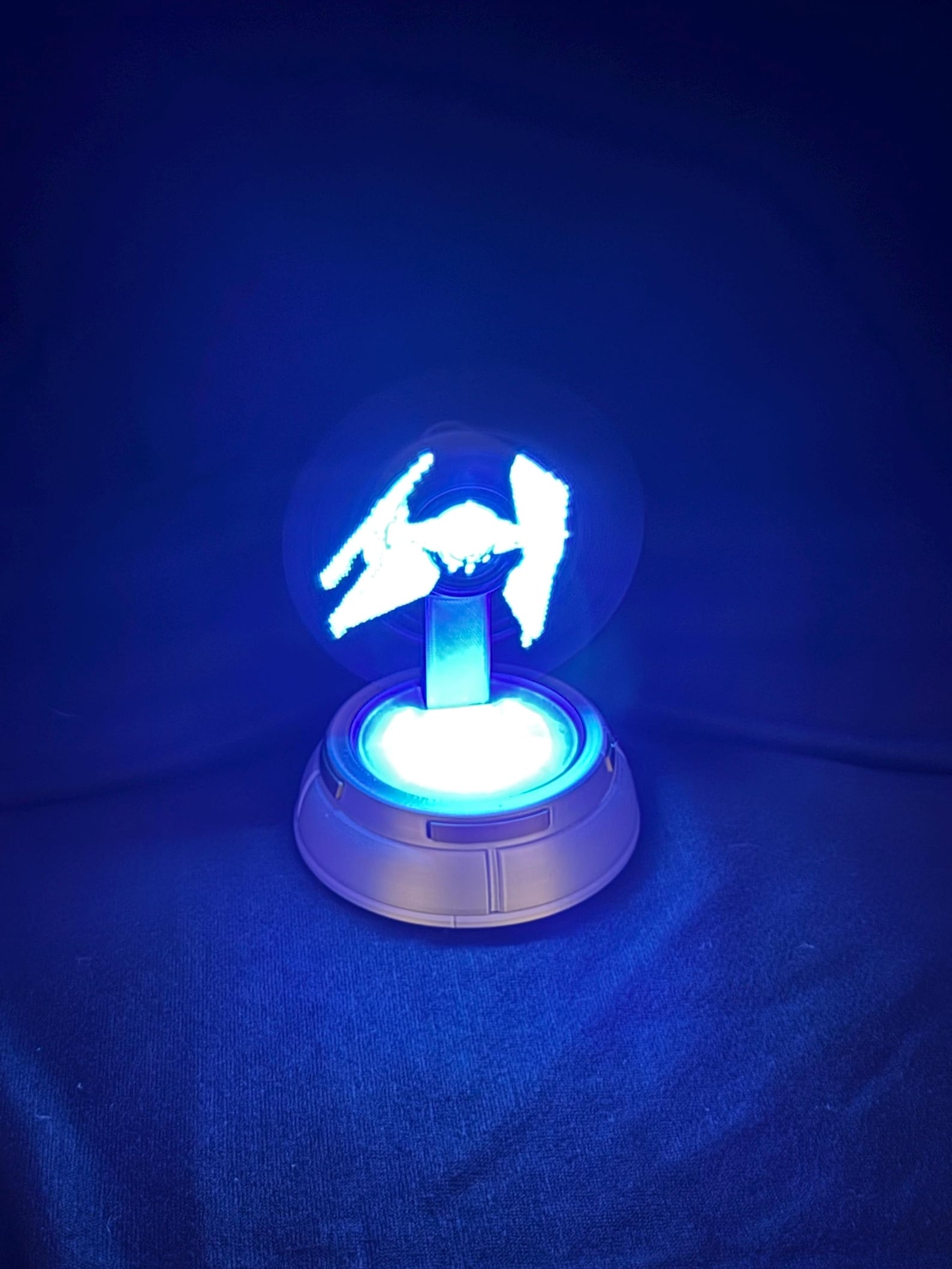 SW LED Hologram Puck Light 2