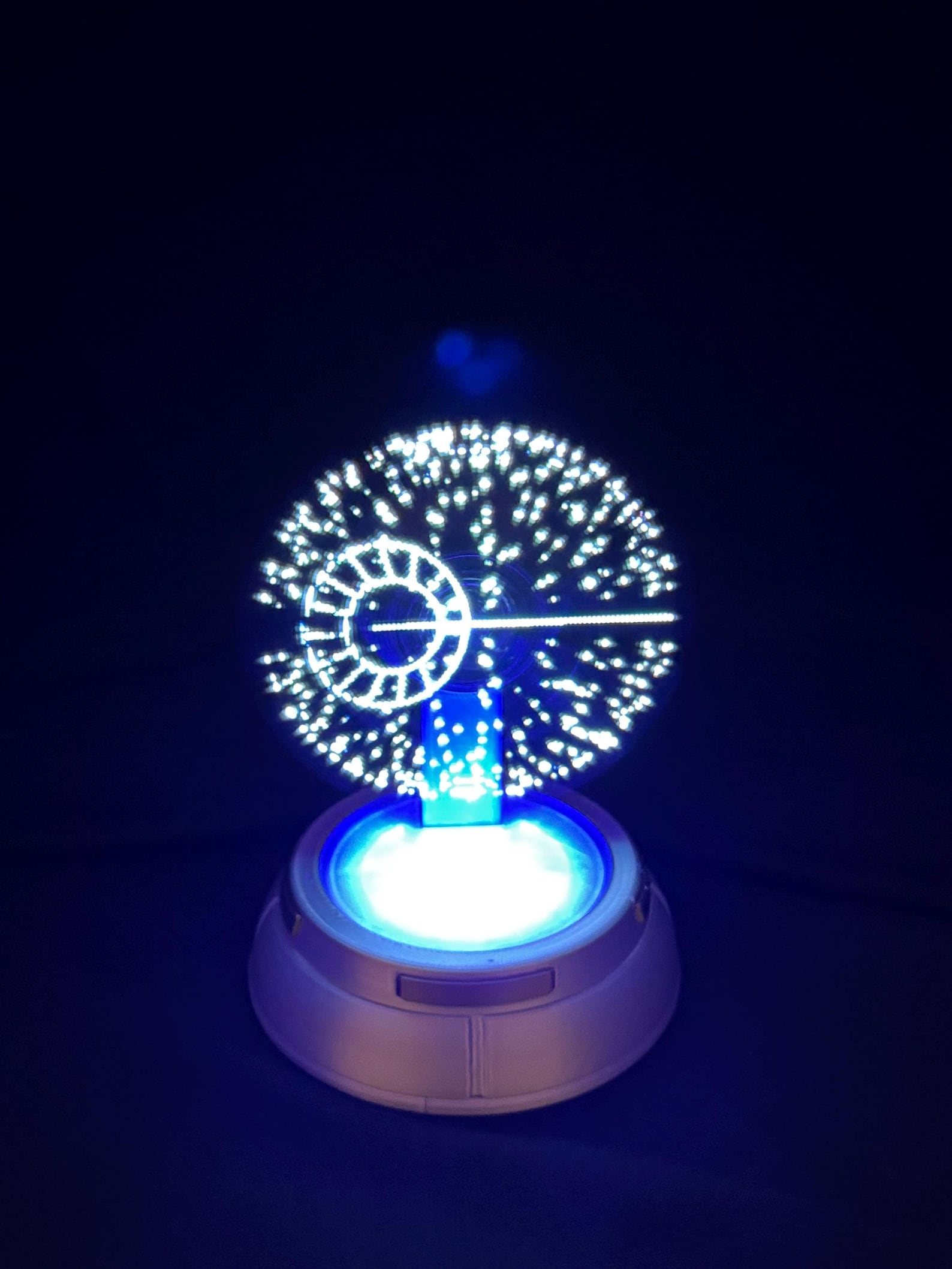 SW LED Hologram Puck Light 4