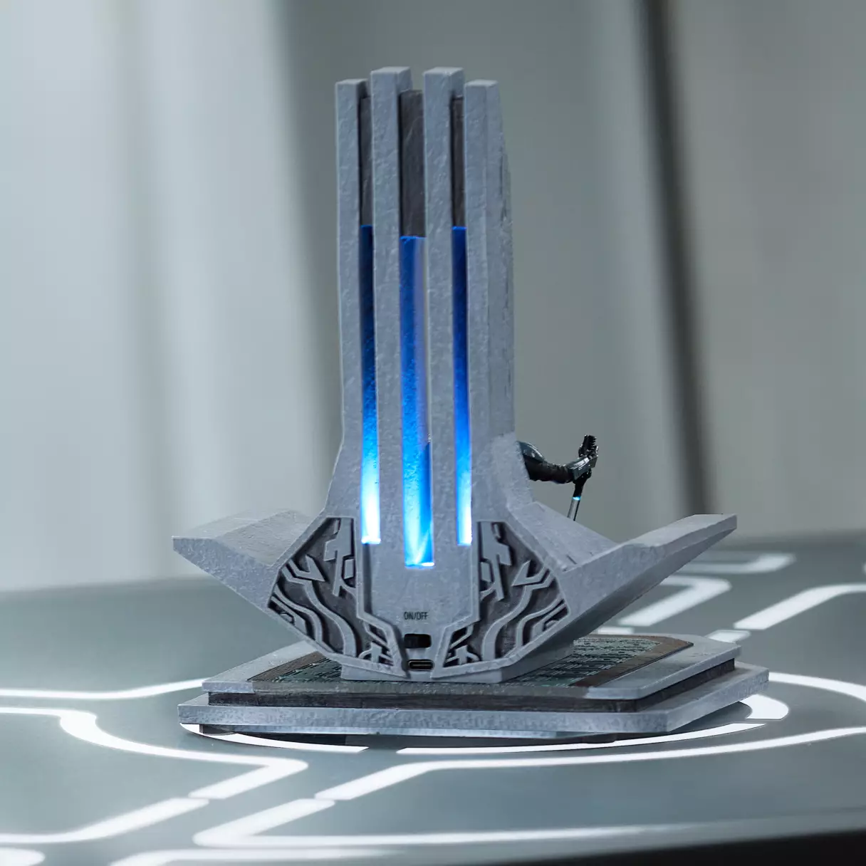 SWGE Bo-Katan Kryze Light Up Figure 4
