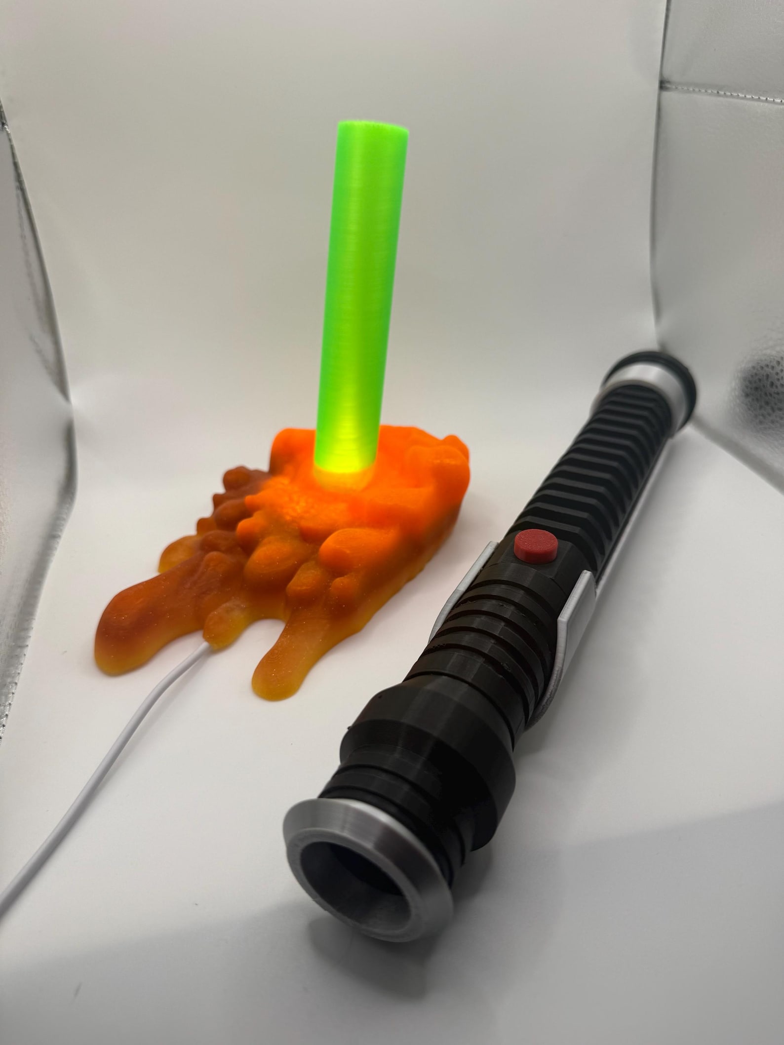TPM Qui-Gon Jinn Lightsaber Lamp 3