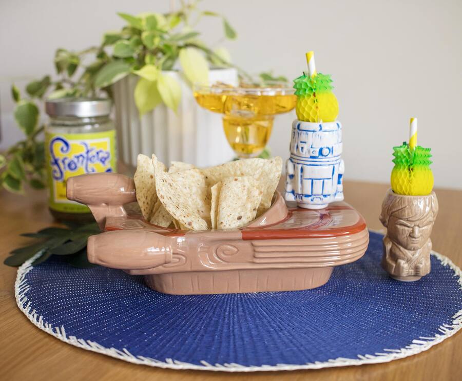 ANH Landspeeder Punch Bowl with Luke and R2-D2 Mini Muglets Set 3